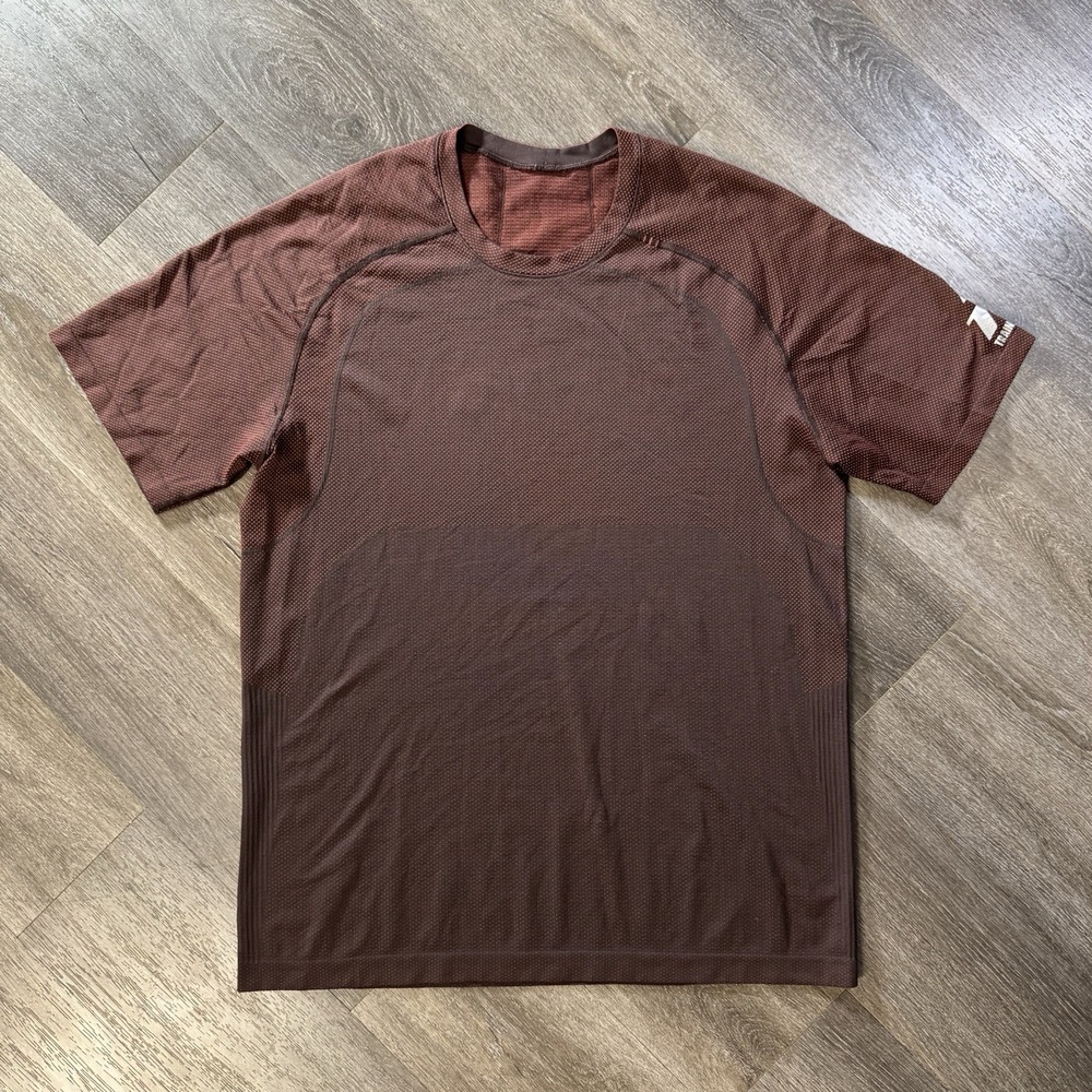 Lululemon Find Your Focus Tee Men's Small Rust Brown